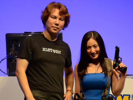 画像ギャラリー No.013のサムネイル画像 / ［TGS 2011］「バイオハザード15周年記念ステージ」にジル・バレンタイン姿の紗綾さんが登場。さらに鈴木史朗さんが「ザ・マーセナリーズ」のスコアアタックに挑戦
