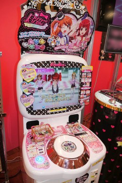 画像ギャラリー No.007のサムネイル画像 / 新作オンラインカードゲーム「Code Colle」など，気になるアイテムがずらり。「2012 タカラトミーグループ新春商談会」レポート