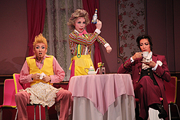 画像ギャラリー No.014のサムネイル画像 / 「逆転裁判」×宝塚歌劇の第3弾は，あの天才検事をフィーチャー。歌劇「逆転裁判3 検事マイルズ・エッジワース」のゲネプロを観覧してきた