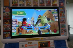 画像ギャラリー No.021のサムネイル画像 / 新型筐体で大幅進化。新作アーケードTCG「ドラゴンボールヒーローズ」の体験会で,天津飯や18号達をぶっ飛ばしてきた