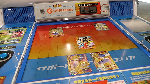 画像ギャラリー No.023のサムネイル画像 / 新型筐体で大幅進化。新作アーケードTCG「ドラゴンボールヒーローズ」の体験会で,天津飯や18号達をぶっ飛ばしてきた