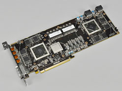 画像ギャラリー No.019のサムネイル画像 / デュアルGPU搭載カード「Radeon HD 6990」レビュー。公称最大消費電力375Wは伊達じゃない