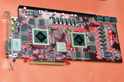 画像ギャラリー No.003のサムネイル画像 / ［COMPUTEX］PowerColor，デュアルHD 6970カードを公開。「GTX 580より速くて安い」デュアルHD 6870カードも