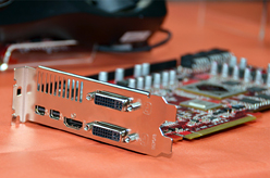 画像ギャラリー No.006のサムネイル画像 / ［COMPUTEX］PowerColor，デュアルHD 6970カードを公開。「GTX 580より速くて安い」デュアルHD 6870カードも