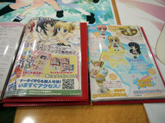 画像ギャラリー No.013のサムネイル画像 / スマイル☆シューターの3人組が活躍するPCゲーム「スマイル☆シューター 〜ふぁーすと☆ちけっと〜」は，2011年1月14日に発売。メイド喫茶で行われた発表会レポート