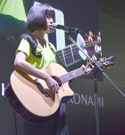 画像ギャラリー No.002のサムネイル画像 / ［TGS 2012］小南泰葉さんのライブに加え，楽曲パック解禁などのサプライズもあった「jubeat plus Premium Stage in 東京ゲームショウ2012」レポート