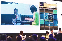 画像ギャラリー No.005のサムネイル画像 / ［TGS 2012］小南泰葉さんのライブに加え，楽曲パック解禁などのサプライズもあった「jubeat plus Premium Stage in 東京ゲームショウ2012」レポート
