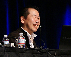 画像ギャラリー No.002のサムネイル画像 / ［GDC 2011］「バーチャファイター」の生みの親 鈴木 裕氏の経歴を振り返るセッション「Yu Suzuki’s Gameworks: A Career Retrospective」