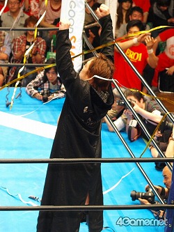画像ギャラリー No.137のサムネイル画像 / 長島☆自演乙☆雄一郎選手がプロレスデビュー戦で勝利！　ブラック★ロックシューターが戦ったり，ミルキィホームズが歌ったり泣いたり……と事件続発の「ブシロードレスリング」レポート