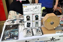 画像ギャラリー No.002のサムネイル画像 / ファンの声が多ければ据え置き機版の開発をスタート!? 御影良衛氏も駆けつけたPSP用ソフト「ブラック★ロックシューター THE GAME」発売記念抽選会レポート