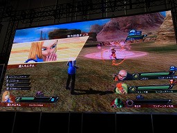 画像ギャラリー No.003のサムネイル画像 / [AOU2011]人造人間18号とナッパの戦いぶりをチェック。バンダイナムコゲームスブース＆「ドラゴンボール ZENKAIバトルロイヤル」ステージレポート