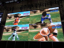 画像ギャラリー No.012のサムネイル画像 / [AOU2011]人造人間18号とナッパの戦いぶりをチェック。バンダイナムコゲームスブース＆「ドラゴンボール ZENKAIバトルロイヤル」ステージレポート