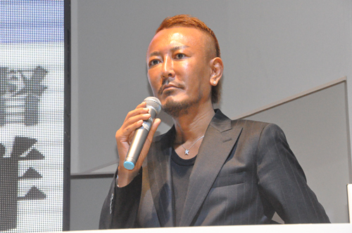 画像ギャラリー No.006のサムネイル画像 / ［TGS 2011］「バイナリードメイン」にも「龍が如く」のような熱いドラマを。名越氏のプレゼンや佐藤Dのデモプレイが行われたセガブースのステージイベントをレポート