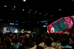 画像ギャラリー No.009のサムネイル画像 / “ファルコムjdkバンド2011 サマーライブ in ニコファーレ”レポート:jdkバンドおよび柿原徹也さん&水橋かおりさんへのインタビューも掲載