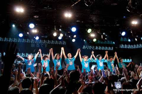 画像ギャラリー No.026のサムネイル画像 / “ファルコムjdkバンド2011 サマーライブ in ニコファーレ”レポート:jdkバンドおよび柿原徹也さん&水橋かおりさんへのインタビューも掲載
