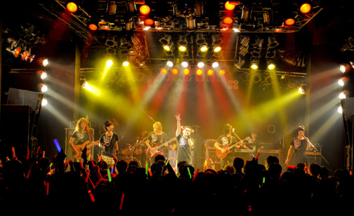 画像ギャラリー No.003のサムネイル画像 / 今年最後の公演となった「Falcom jdk BAND 2011 X'mas Live in YOKOHAMA BAY HALL」ライブレポート