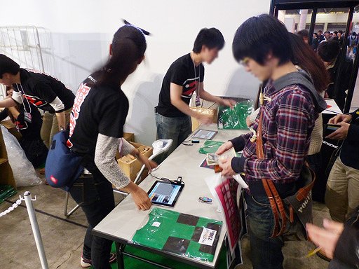 画像ギャラリー No.008のサムネイル画像 / 【超会議2】「Minecraft」の世界をリアルで再現？　ブロックを好き勝手に組み上げられる「超リアルマインクラフト」コーナー