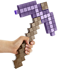 画像ギャラリー No.004のサムネイル画像 / 「Minecraft」より，ダイヤモンドの剣，エンチャントされたツルハシ，弓矢がおもちゃに。弓矢はサウンドも再現