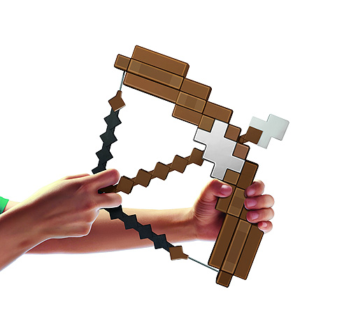 画像ギャラリー No.005のサムネイル画像 / 「Minecraft」より，ダイヤモンドの剣，エンチャントされたツルハシ，弓矢がおもちゃに。弓矢はサウンドも再現