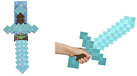 画像ギャラリー No.006のサムネイル画像 / 「Minecraft」より，ダイヤモンドの剣，エンチャントされたツルハシ，弓矢がおもちゃに。弓矢はサウンドも再現