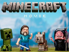 映画「マインクラフト／ザ・ムービー」TOHOシネマズ限定のフィギュアセットが登場。映画版とゲーム版のメタルフィギュア2種