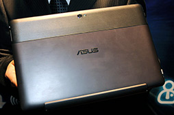 画像ギャラリー No.009のサムネイル画像 / ［COMPUTEX］ASUS，天板部にも液晶パネルを搭載するノートPC「ASUS TAICHI」発表