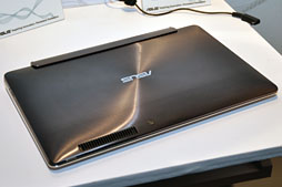 画像ギャラリー No.023のサムネイル画像 / ［COMPUTEX］ASUS，天板部にも液晶パネルを搭載するノートPC「ASUS TAICHI」発表