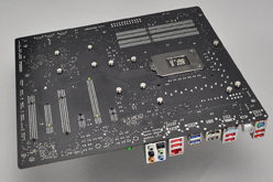 画像ギャラリー No.008のサムネイル画像 / GIGA-BYTE製のゲーマー向けZ68マザーボード「G1.Sniper 2」を写真で見る