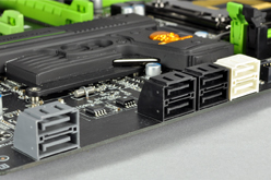 画像ギャラリー No.026のサムネイル画像 / X79搭載のGIGA-BYTE製ゲーマー向けマザーボード「G1.Assassin 2」を写真でチェックする