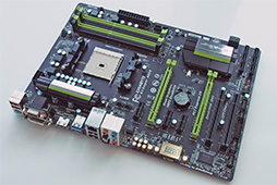 画像ギャラリー No.002のサムネイル画像 / ［COMPUTEX］「Intel 8シリーズチップセットが抱える問題」についてGIGABYTEに聞いてみた