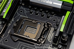 画像ギャラリー No.012のサムネイル画像 / 「G1.Sniper 5」「G1.Sniper M5」フォトレポート。Haswellに対応したGIGABYTE製ゲーマー向けマザーの特徴を俯瞰してみる