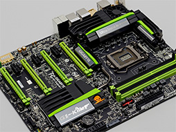 画像ギャラリー No.033のサムネイル画像 / 「G1.Sniper 5」「G1.Sniper M5」フォトレポート。Haswellに対応したGIGABYTE製ゲーマー向けマザーの特徴を俯瞰してみる