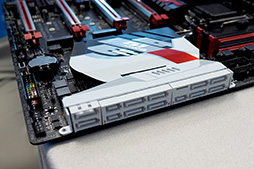 画像ギャラリー No.013のサムネイル画像 / ［COMPUTEX］GIGABYTE，Skylake＆Thunderbolt 3対応のゲーマー向けマザーボードを公開