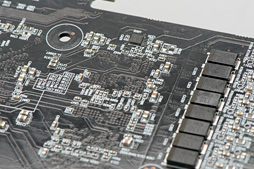 画像ギャラリー No.022のサムネイル画像 / GIGABYTEの簡易液冷クーラー搭載GTX 980 Ti「GV-N98TXTREME W-6GD」レビュー。大がかりな冷却機構搭載の意味を探る