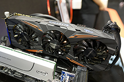 画像ギャラリー No.004のサムネイル画像 / ［COMPUTEX］GIGABYTE独自のGTX 1080カード，注目は搭載クーラーの「重なった3連ファン」
