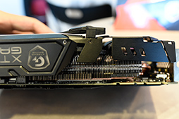 画像ギャラリー No.011のサムネイル画像 / ［COMPUTEX］GIGABYTE独自のGTX 1080カード，注目は搭載クーラーの「重なった3連ファン」