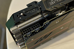 画像ギャラリー No.013のサムネイル画像 / ［COMPUTEX］GIGABYTE独自のGTX 1080カード，注目は搭載クーラーの「重なった3連ファン」