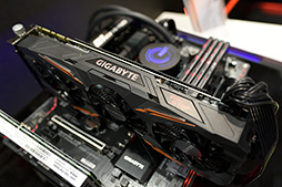 画像ギャラリー No.017のサムネイル画像 / ［COMPUTEX］GIGABYTE独自のGTX 1080カード，注目は搭載クーラーの「重なった3連ファン」