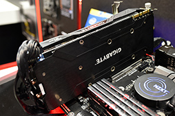 画像ギャラリー No.018のサムネイル画像 / ［COMPUTEX］GIGABYTE独自のGTX 1080カード，注目は搭載クーラーの「重なった3連ファン」