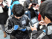 画像ギャラリー No.008のサムネイル画像 / 「イナズマイレブンGO シャイン/ダーク」の店舗イベント「友達誘ってお店に集合! レアグッズ争奪イナズマGO対戦広場」の模様をレポート