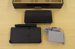 画像ギャラリー No.016のサムネイル画像 / 新しいものを買ったときの「箱を開けるワクワク感」は異常!――というわけで「ニンテンドー3DS」をさっそく開封してみた