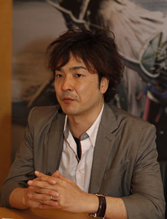 画像ギャラリー No.011のサムネイル画像 / ［E3 2011］「FINAL FANTASY XIII-2」の北瀬氏，鳥山氏にインタビュー。今作は自らの意思で旅に出て，ストーリーを進めていくRPGだ