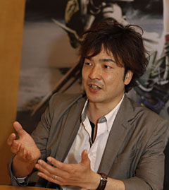 画像ギャラリー No.013のサムネイル画像 / ［E3 2011］「FINAL FANTASY XIII-2」の北瀬氏，鳥山氏にインタビュー。今作は自らの意思で旅に出て，ストーリーを進めていくRPGだ