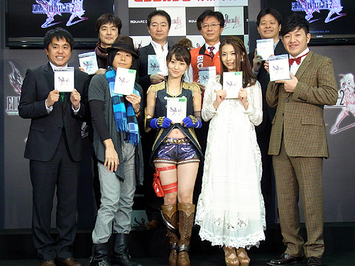 画像ギャラリー No.018のサムネイル画像 / AKB48大島優子さんもDLC衣装で駆けつけた「FINAL FANTASY XIII-2」発売カウントダウンイベントの模様をレポート