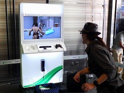 画像ギャラリー No.003のサムネイル画像 / 「Xbox 360 感謝祭 in AKIBA 秋の祭典」会場レポート＆スゴ腕ゲーマー鈴木史朗さんが登場した「Forza Motorsport 4」トークショーレポートを掲載