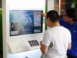 画像ギャラリー No.007のサムネイル画像 / 「Xbox 360 感謝祭 in AKIBA 秋の祭典」会場レポート＆スゴ腕ゲーマー鈴木史朗さんが登場した「Forza Motorsport 4」トークショーレポートを掲載