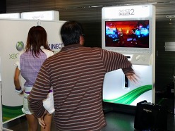 画像ギャラリー No.008のサムネイル画像 / 「Xbox 360 感謝祭 in AKIBA 秋の祭典」会場レポート＆スゴ腕ゲーマー鈴木史朗さんが登場した「Forza Motorsport 4」トークショーレポートを掲載