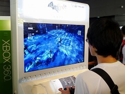 画像ギャラリー No.012のサムネイル画像 / 「Xbox 360 感謝祭 in AKIBA 秋の祭典」会場レポート＆スゴ腕ゲーマー鈴木史朗さんが登場した「Forza Motorsport 4」トークショーレポートを掲載