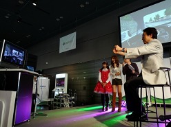 画像ギャラリー No.018のサムネイル画像 / 「Xbox 360 感謝祭 in AKIBA 秋の祭典」会場レポート＆スゴ腕ゲーマー鈴木史朗さんが登場した「Forza Motorsport 4」トークショーレポートを掲載