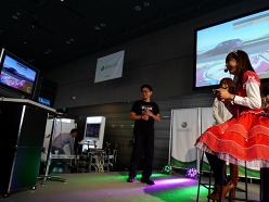 画像ギャラリー No.019のサムネイル画像 / 「Xbox 360 感謝祭 in AKIBA 秋の祭典」会場レポート＆スゴ腕ゲーマー鈴木史朗さんが登場した「Forza Motorsport 4」トークショーレポートを掲載